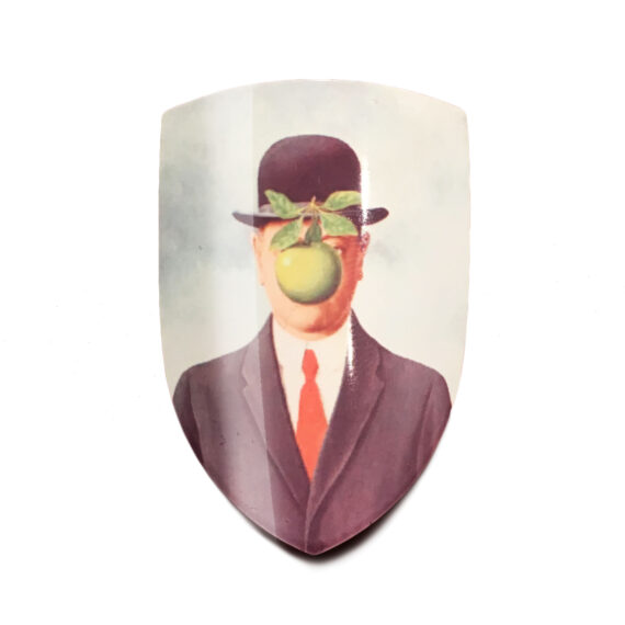 magrittte-badge
