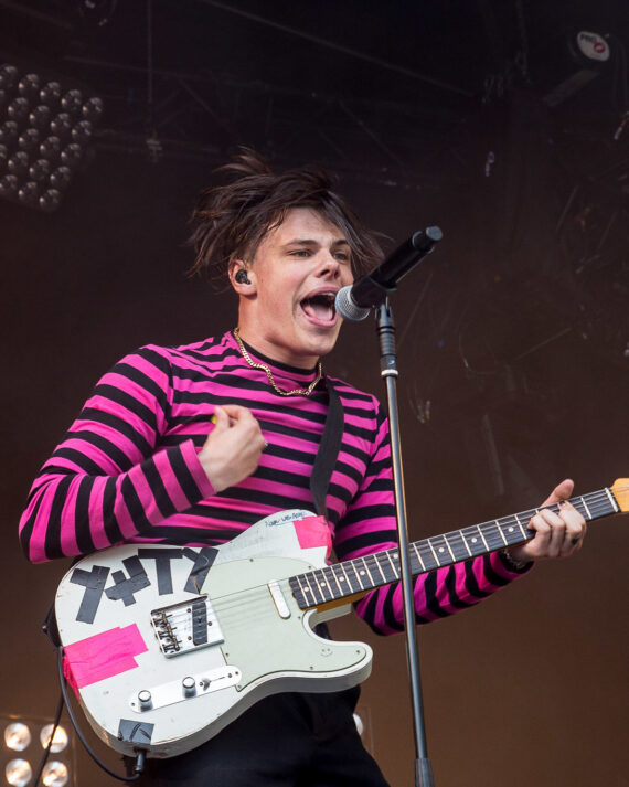 Yungblud Guitar Pin